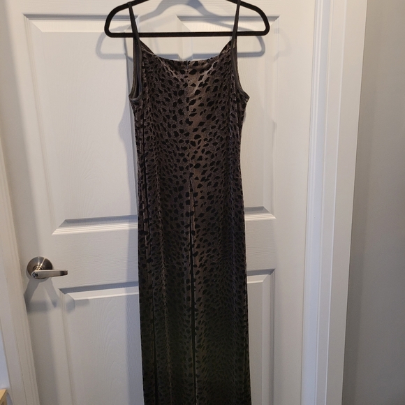 Boutique Ladies long faux velvet soft leopard gown, size 12 - Picture 2 of 4
